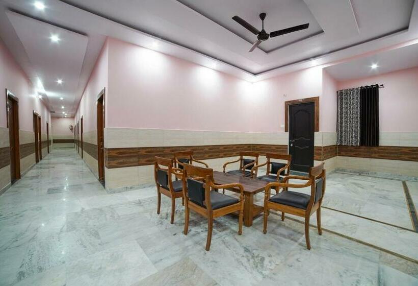 فندق Capital O 49341 Sankalp