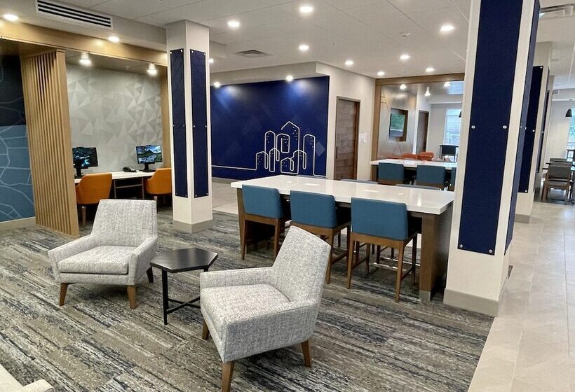 هتل Holiday Inn Express & Suites   Ft. Smith   Airport, An Ihg