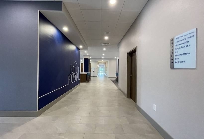 هتل Holiday Inn Express & Suites   Ft. Smith   Airport, An Ihg