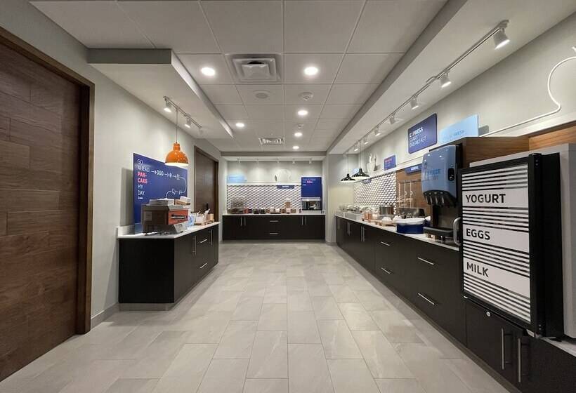 هتل Holiday Inn Express & Suites   Ft. Smith   Airport, An Ihg