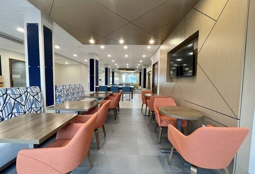 هتل Holiday Inn Express & Suites   Ft. Smith   Airport, An Ihg