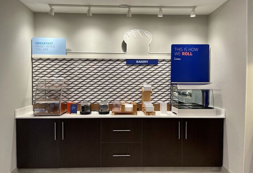 هتل Holiday Inn Express & Suites   Ft. Smith   Airport, An Ihg