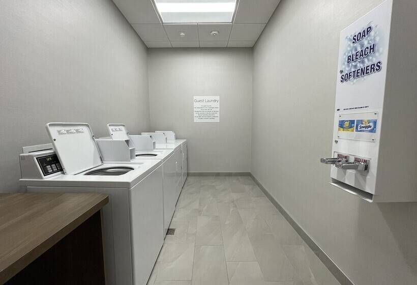 هتل Holiday Inn Express & Suites   Ft. Smith   Airport, An Ihg