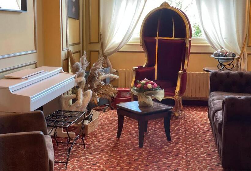 ホテル Les 3 Rois By Yy