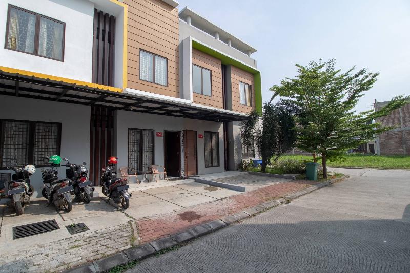 Отель Oyo 3253 Sofia Residence Syariah