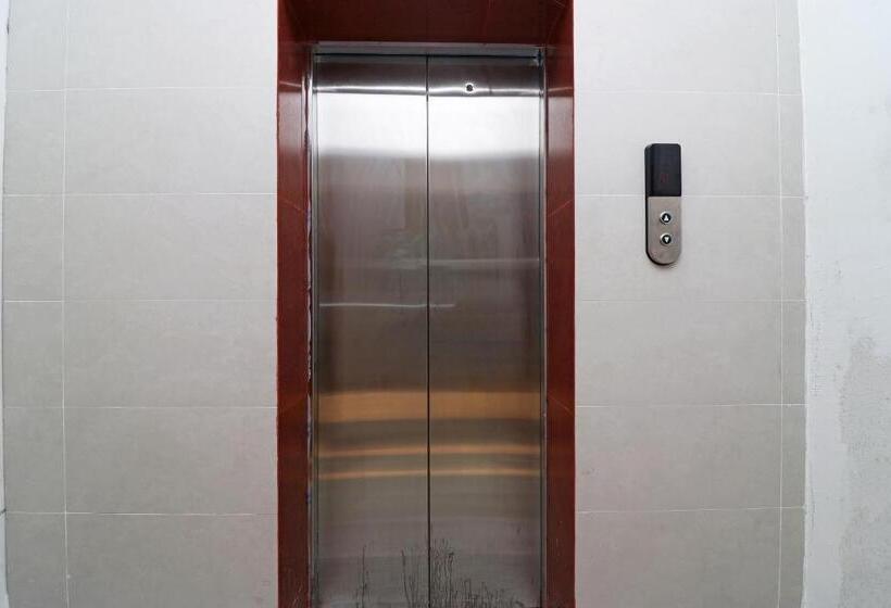 בית מלון כפרי Oyo 37018 Kutumbakam Guest House