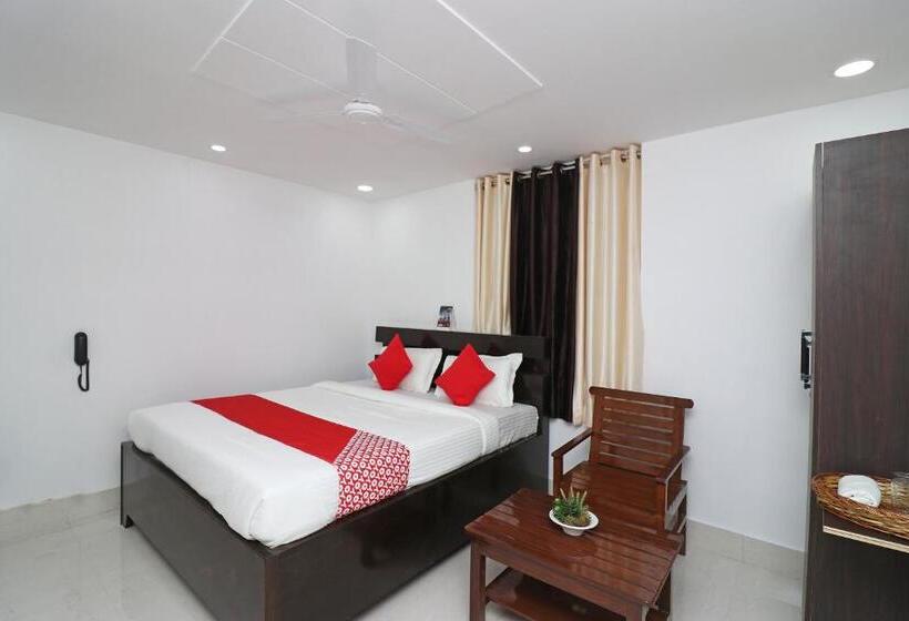 בית מלון כפרי Oyo 37018 Kutumbakam Guest House