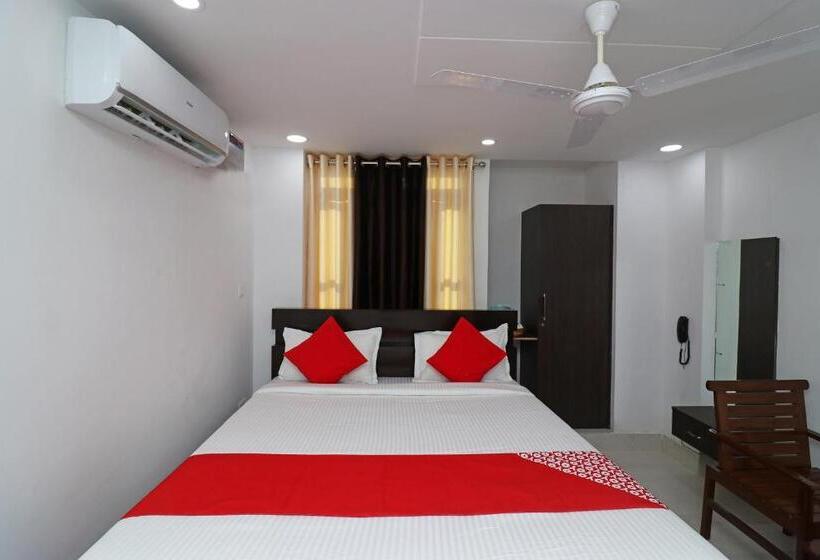 בית מלון כפרי Oyo 37018 Kutumbakam Guest House