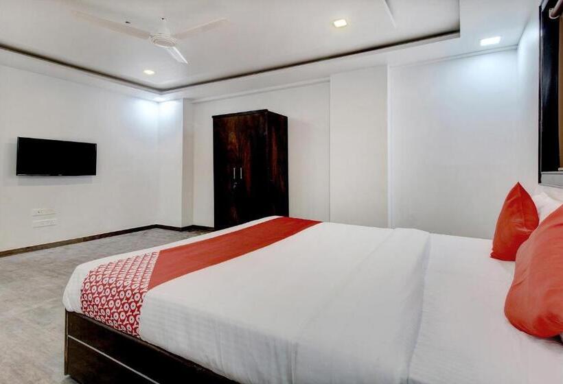 호텔 Oyo 37647  Nirvana