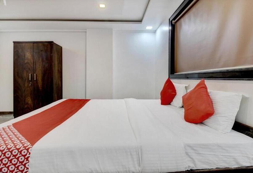 호텔 Oyo 37647  Nirvana