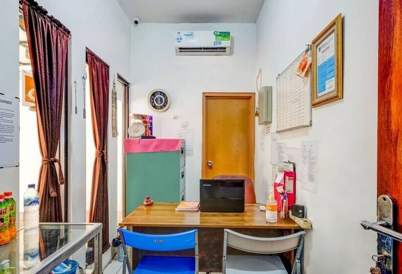 호텔 Oyo 3878 Graha Hsc Syariah