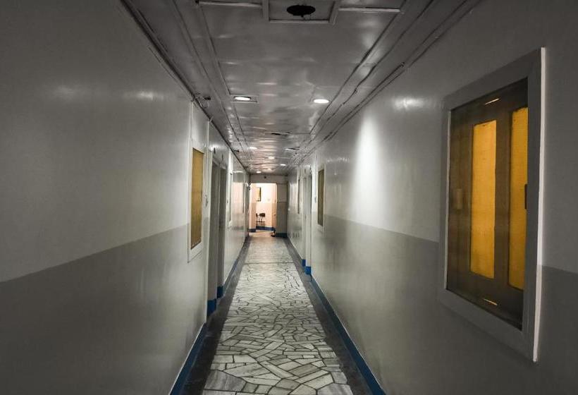 호텔 Oyo 41893  Sahdev