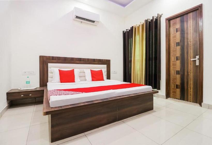 Отель Oyo 60638 City Guest House