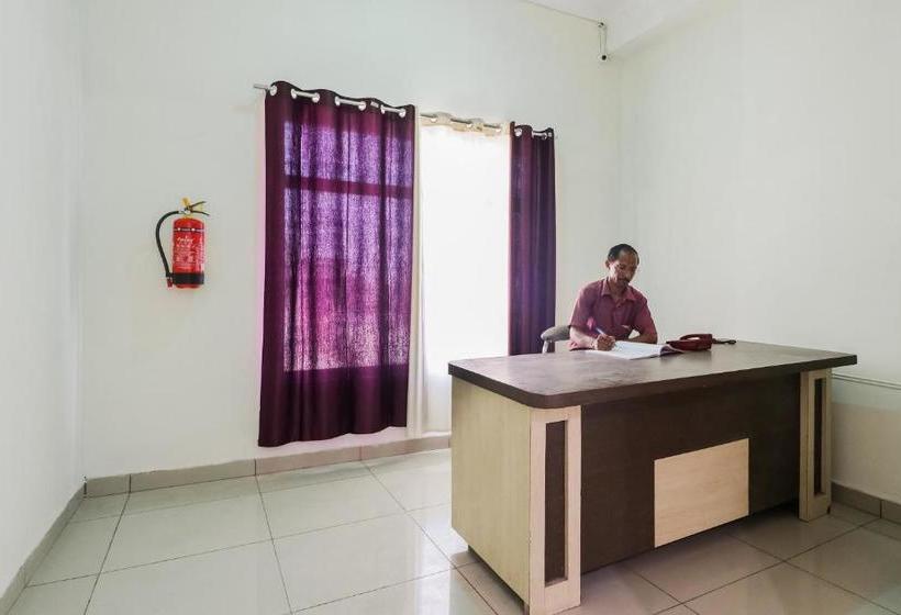 Отель Oyo 60638 City Guest House