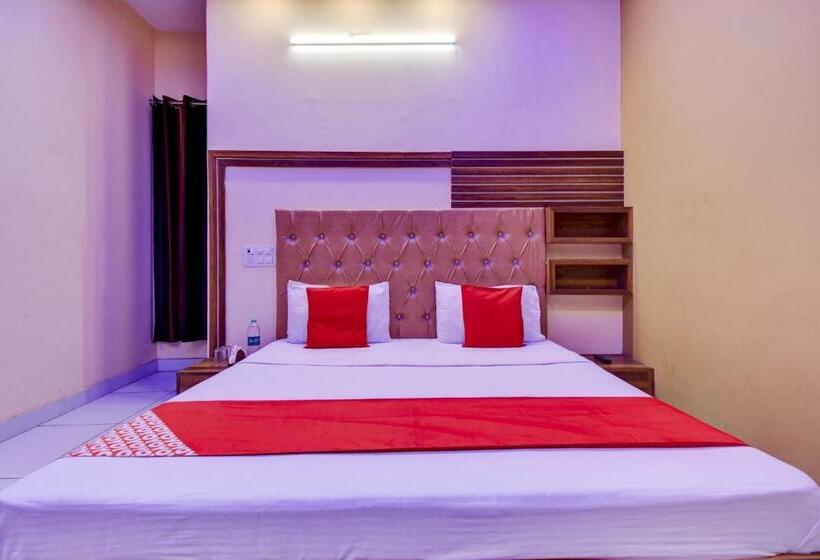 בית מלון כפרי Oyo 72793  Sarovar