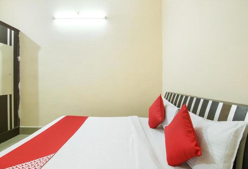 בית מלון כפרי Oyo 75664  Nmr Plaza