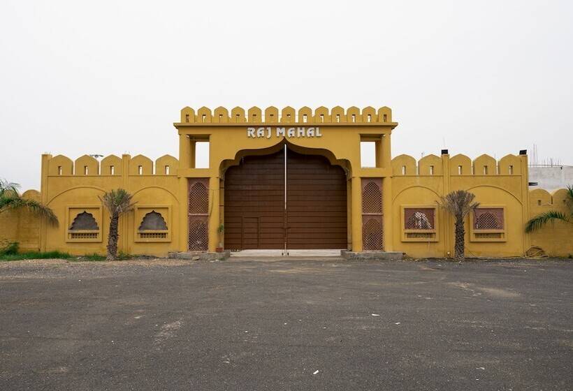 هتل Rajmahal Banquet And Lawn