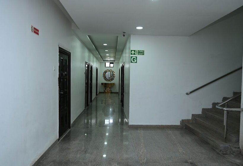 هتل Rajmahal Banquet And Lawn