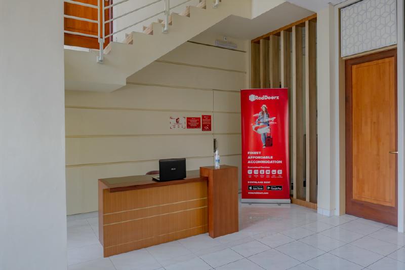 호텔 Reddoorz Near Jogja City Mall 4