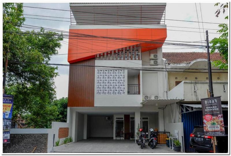 Отель Reddoorz Near Sleman City Hall 2