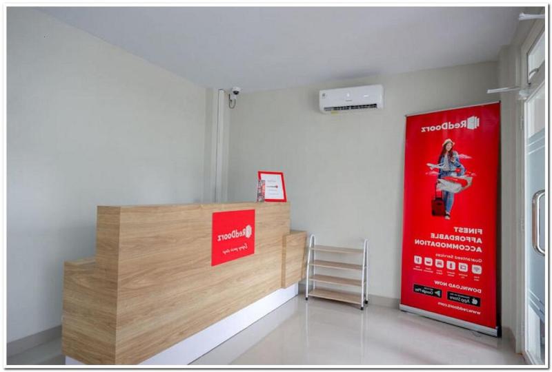 Отель Reddoorz Near Sleman City Hall 2