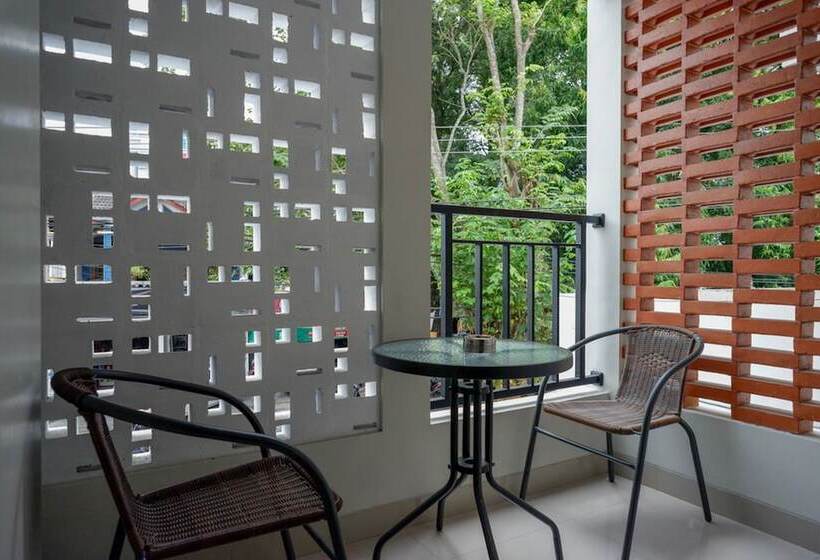 Отель Reddoorz Near Sleman City Hall 2