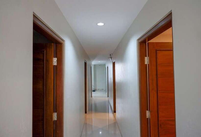 Отель Reddoorz Near Sleman City Hall 2