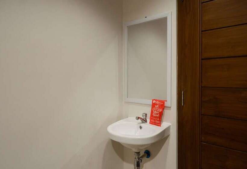 Отель Reddoorz Near Sleman City Hall 2