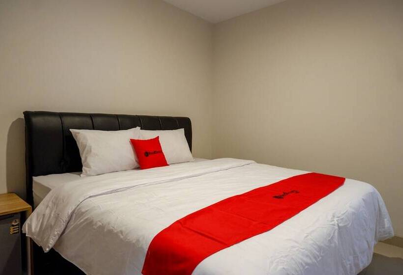 Отель Reddoorz Near Sleman City Hall 2