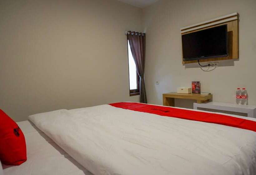 Отель Reddoorz Near Sleman City Hall 2