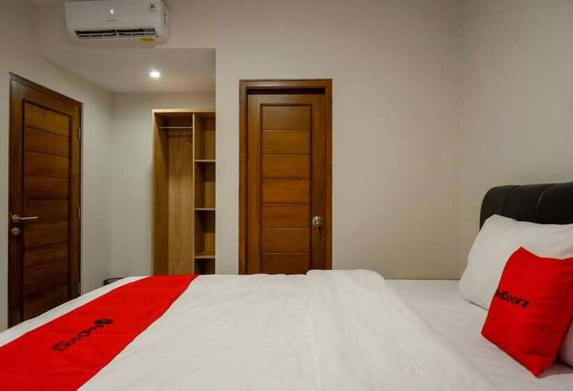 Отель Reddoorz Near Sleman City Hall 2