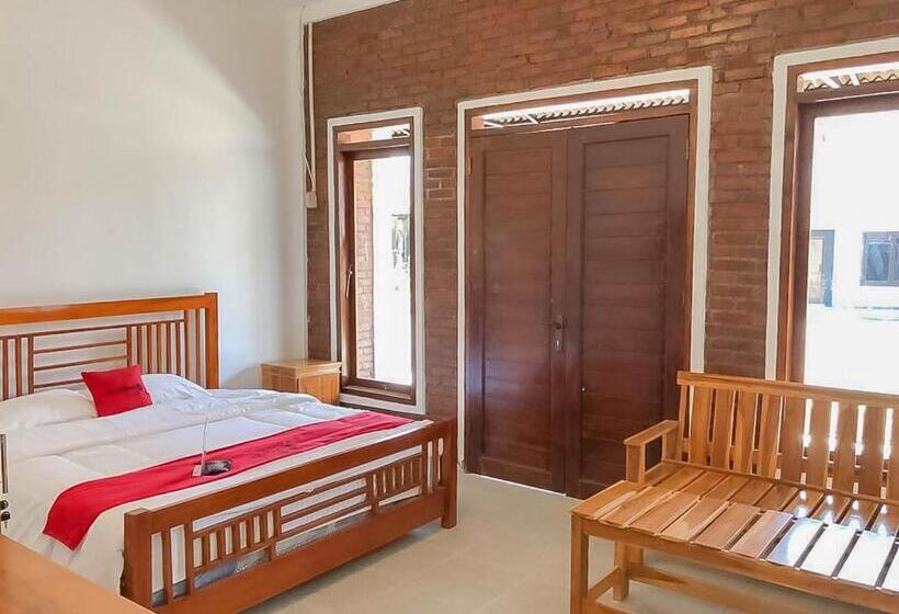 Отель Reddoorz Resort Near Darajat Garut