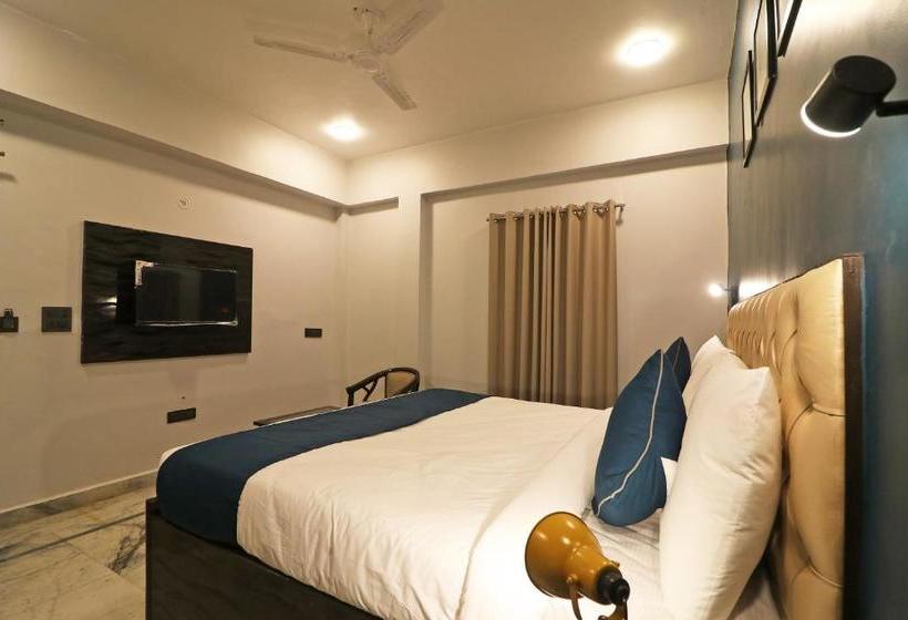 בית מלון כפרי Silverkey Executive Stays 36995 Ambika Inn Complex