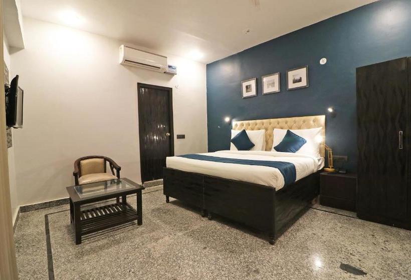 בית מלון כפרי Silverkey Executive Stays 36995 Ambika Inn Complex