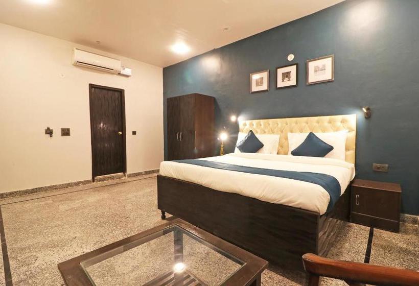 בית מלון כפרי Silverkey Executive Stays 36995 Ambika Inn Complex