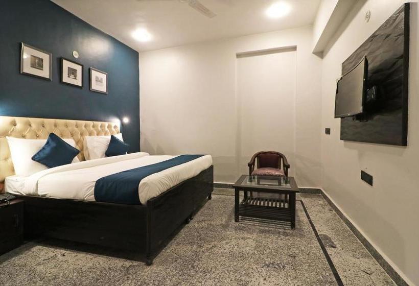 בית מלון כפרי Silverkey Executive Stays 36995 Ambika Inn Complex