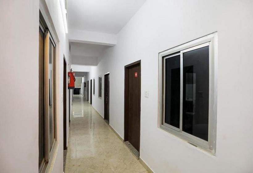 酒店 Spot On 75686 Royal Stay