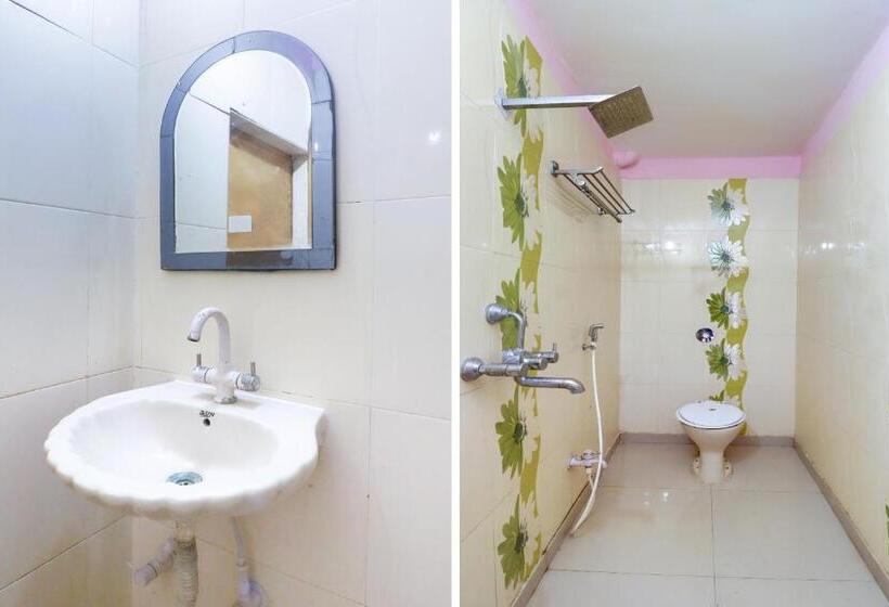 Spot On 75963 Hotel Prince