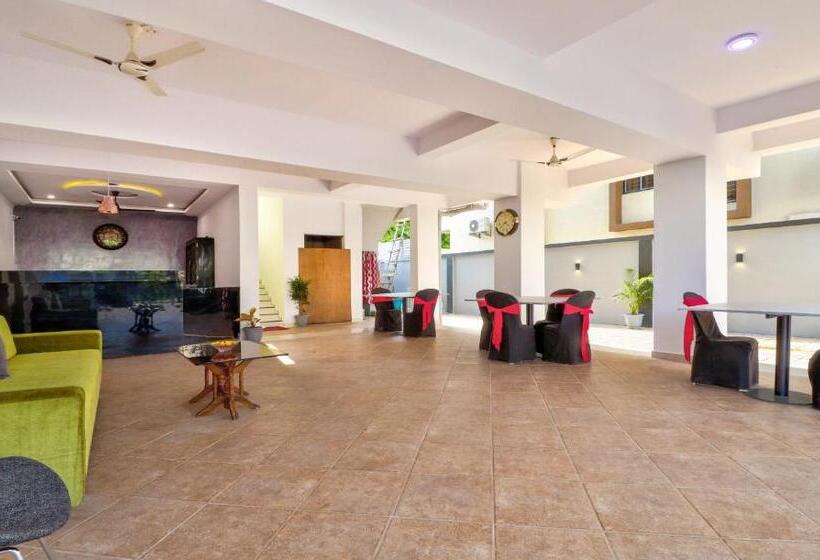 Itsy Hotels Carnival Inn