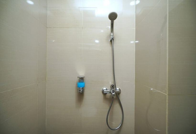 Пансион Reddoorz Plus @ Terban Residence