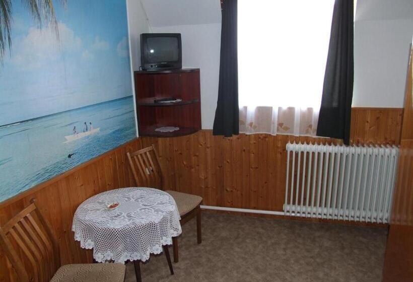 ペンション Révész Vendégház