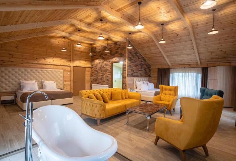 Zuzumbo Resort & Spa