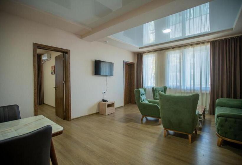 Zuzumbo Resort & Spa