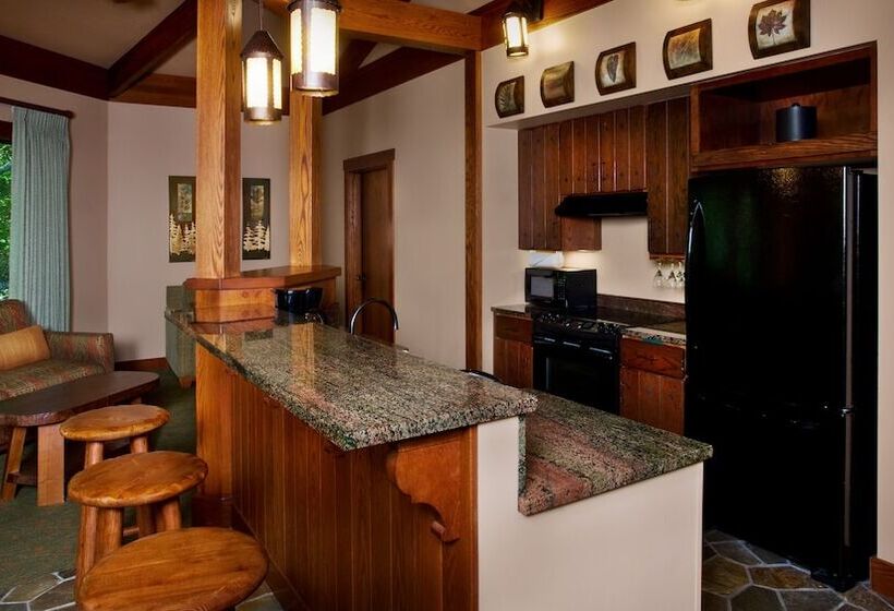 Disney's Saratoga Springs Resort & Spa