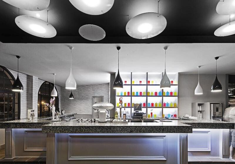 Elba Castillo San Jorge & Antigua Suite