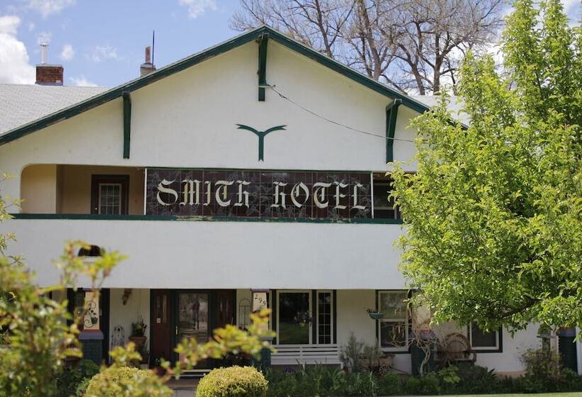Historic Smith Hotel B&b