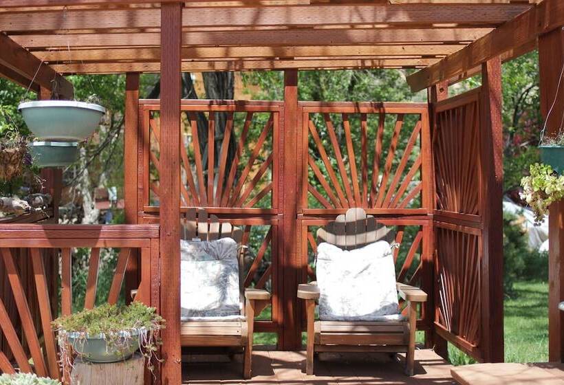 Historic Smith Hotel B&b