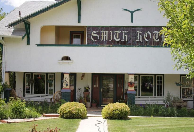 Historic Smith Hotel B&b