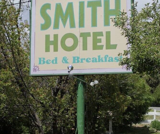 Historic Smith Hotel B&b