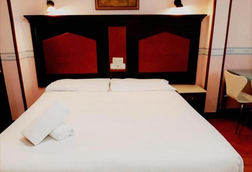 مسافرخانه Hosteria Sara By Gaiarooms